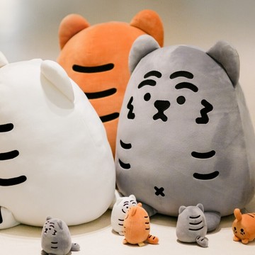 🇰🇷 韓國KKOBA 現貨 Muzik Tiger 小老虎🐯 巨巨老虎 大娃娃 抱枕 靠枕 交換禮物 韓國文創