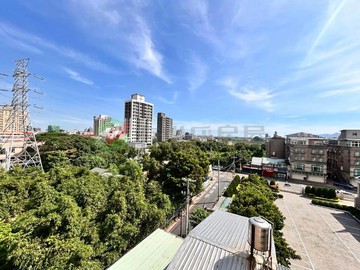 龍潭交流道旁，市中心獨棟六房別墅｜桃園市龍潭區龍華路