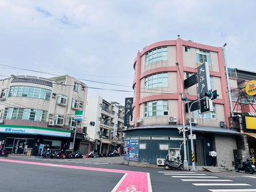 雲科大前熱鬧一條街-土地45.4坪三角窗大透店｜雲林縣斗六市龍潭路
