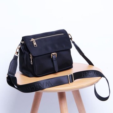 防盜尼龍斜挎包女2024新款牛津布翻蓋多隔層女包簡約款肩帶單肩包