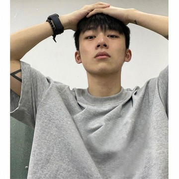 100%純棉街頭風小衆百搭短袖T恤男夏季基礎款簡約寬鬆圓領上衣服素面 圓領 剪裁 裁縫 彈力 Clean Fit 合身
