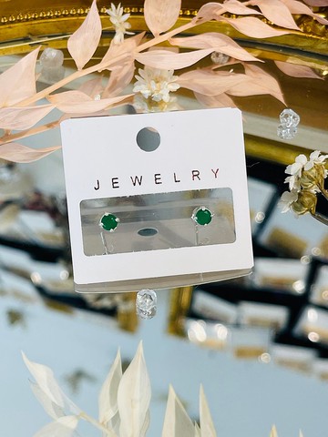 圓切簡約濃綠祖母綠純銀單針耳環穿搭的好選擇