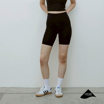 Lycra無縫款提臀抗菌四分褲-Black