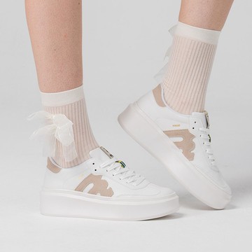 moz瑞典 駝鹿 輕旅增高 厚底德訓鞋(奶白)