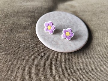 手工刺繡 | purple flower紫色的花耳釘