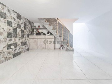 屋主鐵了心要賣 ‖  鼓山翻新車庫透天｜高雄市鼓山區日昌路