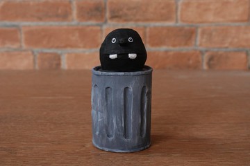 雕刻木娃娃馬蒂垃圾