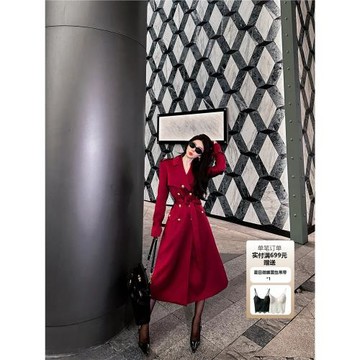 余瀟瀟【紅酒女人心】隨性大氣有光澤經典紐扣肩章風衣
