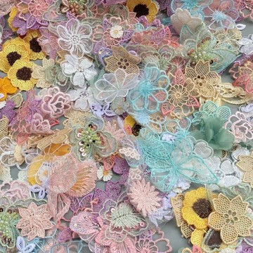⚡臺灣出貨⚡淺色系補丁花隨機混搭百搭服帖補洞神器超好評刺繡花朵布貼 八月優選