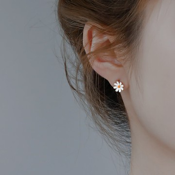 925純銀小雛菊耳釘女夏2021年新款潮2022小眾設計耳墜高級感耳環