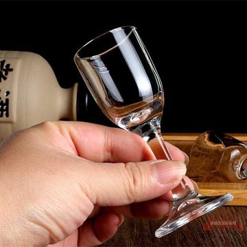 酒杯6只裝高腳杯白酒杯家用小酒杯一口杯列子28ml批發廠家直銷