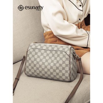 ESUNARTY包包女式2025新款印花多隔層寬帶斜挎包大容量通勤單肩包