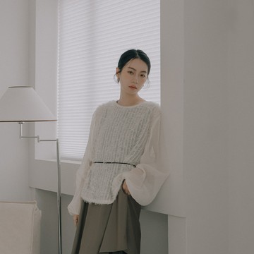 立體緹花拼接坑條透膚袖上衣-杏
