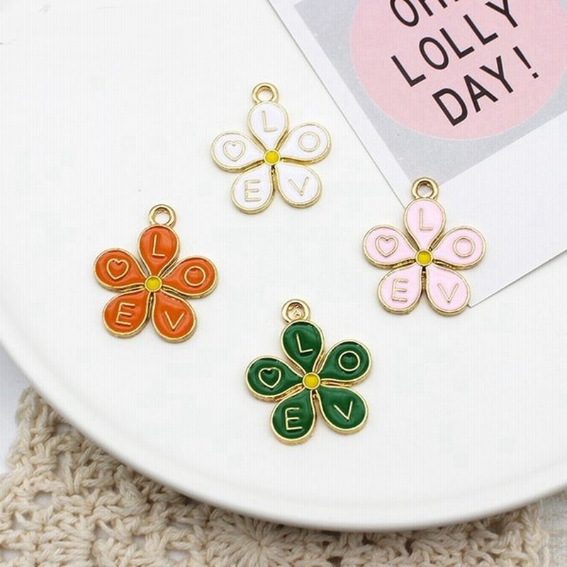 五弁花 英文字love入れ イニシャル チャーム 金具 パーツ ピアス アクセサリー パーツ 携帯 キーホルダー カバン 飾 カン付 Diy材料 手作素材 手芸ピーズ 2ケ 通販 Lineポイント最大0 5 Get Lineショッピング