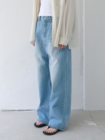 Loose fit denim pants (light blue)