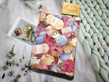 彩色噴墨系列-粉色毛線球貓防撥水牛津布款拉鍊書衣-A5或25K規格-