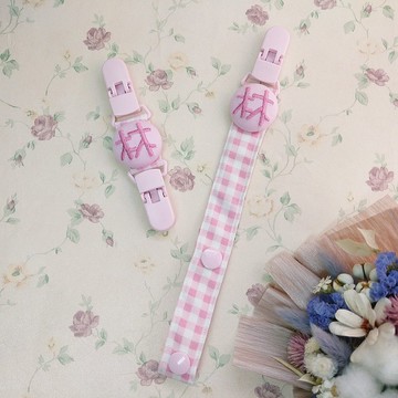 客製名字-8色可選。2件組。手帕夾+奶嘴鏈