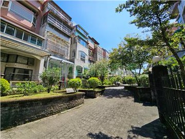 找便宜首選!獨家每坪21萬玫瑰中國城~車位好停可租｜新北市新店區玫瑰路