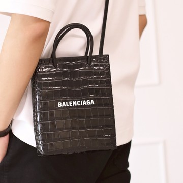 BALENCIAGA 巴黎世家 757776 經典鱷魚壓紋兩用紙袋包.黑