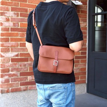 日系內斂 沉穩質感職人手工牛革側背/郵差包 咖啡色