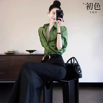 初色 長袖翻領排釦口袋襯衫上衣女上衣+純色長裙半身裙套裝-綠衣黑裙-15123(M-XL可選)