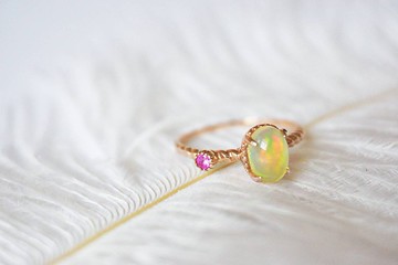 真正的蛋白石和真正的紅寶石戒指，真正的銀