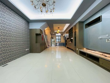 專任葫蘆墩輕屋齡前院車庫漂亮美別墅｜台中市豐原區葫蘆墩一街