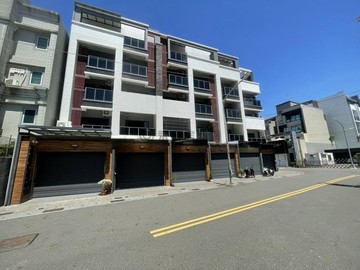 仁武八卦寮｜臨路輕屋齡｜雙主臥設計漂亮車墅｜高雄市仁武區永榮三街