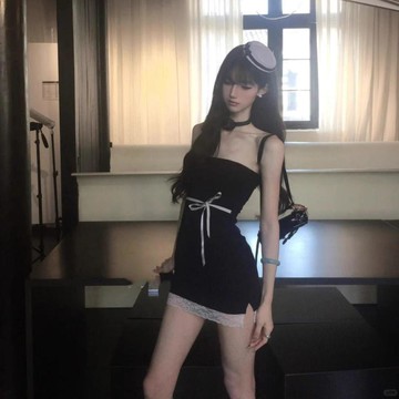 ♡ 𝑪𝒉𝒊𝒄 𝒖 ♡美式辣妹黑色一字肩抹胸連衣裙夏季新款設計感純欲蕾絲邊包臀短裙