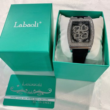 (2色可選)(Little bee小蜜蜂精品)Labaoli 拉寶莉 石英錶 女錶 滿面晶鑽 旋轉錶盤酒桶女款皮錶