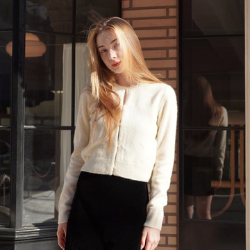 象牙白羊絨圓領針織衫