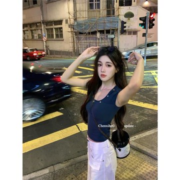 何晨曦「隨性而為」四色浮雕裝飾扣短袖T恤女修身顯瘦短款上衣