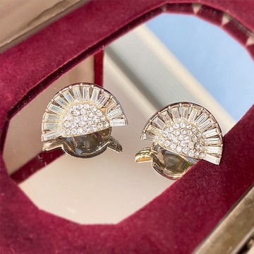 【西洋古董飾品】 閃耀開萍 經典 閃閃動人萊茵鑽  耳環 耳夾