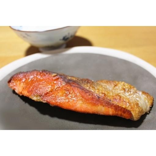 北海道産 新巻鮭　一尾 約2kg