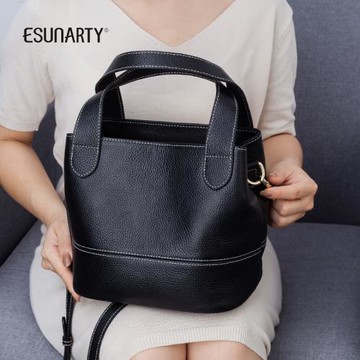 寬帶水桶包女2024新款真皮韓版單肩斜挎包簡約百搭撞色手提包小包