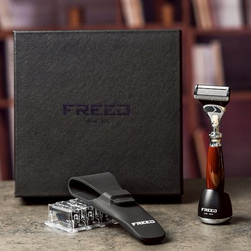 [快速出貨]【FREED】五刀式刮鬍刀尊爵禮盒四件組(仿紫紅檀木)  客製化刻字 父親節 七夕 情人節 生日禮物 送禮推薦 巨蟹座 男生禮物 現貨