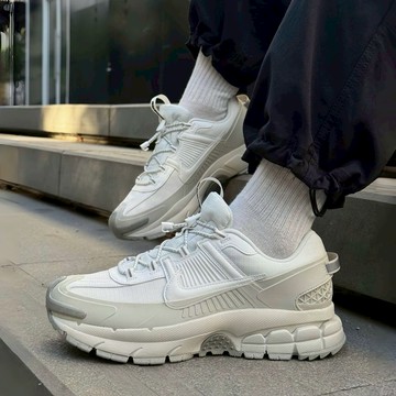 NIKE ZOOM VOMERO ROAM 米白 骨白 增高 經典運動鞋 耐久材質 防潑水 男鞋 HV5951-100
