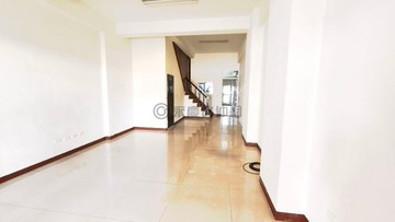 岡山S廊道樂購商場燙金大地坪金店面｜高雄市岡山區成功路