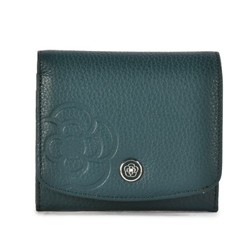 CLATHAS山茶花壓印LOGO粒紋皮革多卡短夾(深綠)200121-70｜GoBrand購名牌