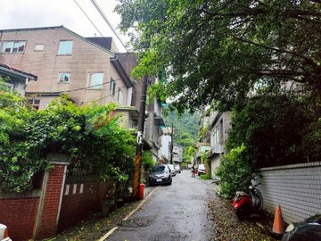 近汐止科學園區-面寬前院停車大地坪別墅｜新北市汐止區水源路二段