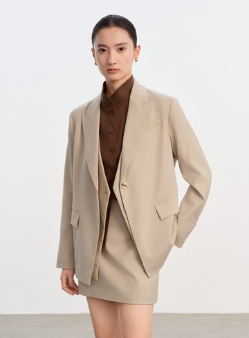 俐落假兩件拼接西裝外套