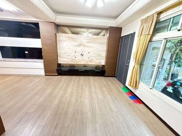 阿晴東區震後前院車庫別墅｜台中市東區福仁街