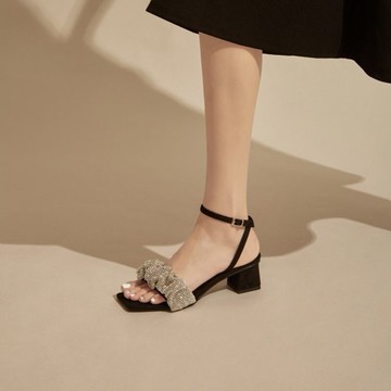 夏季新款一字帶涼鞋女仙女風粗跟復古中跟方頭水鉆小眾高跟鞋