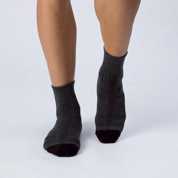 ［L、XL號］弧型運動襪-中筒