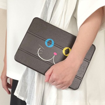 手帳型 iPad 保護殼【瞇眼黑貓臉】三摺式支架功能塑膠殼