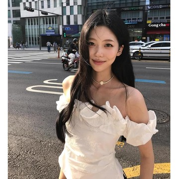 【鹿向南】短袖上衣 法式上衣 一字肩上衣 木耳邊上衣 格子上衣 露肩上衣 辣妹上衣 修身上衣 夏天上衣 收腰上衣