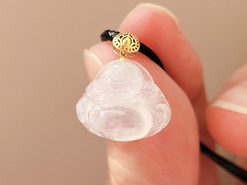 【純翠】 天然翡翠 玻璃冰種18K金釦頭彌勒佛 皮繩鎖骨鏈 佛系