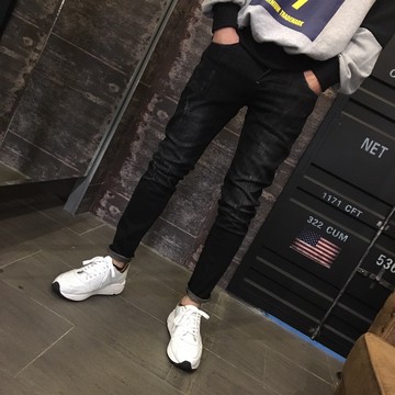 TOP_KOREA 刷白黑色窄管牛仔褲 J240
