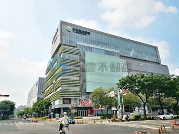 東區夢時代綠意盎然邊間透天車墅｜台南市東區東興路