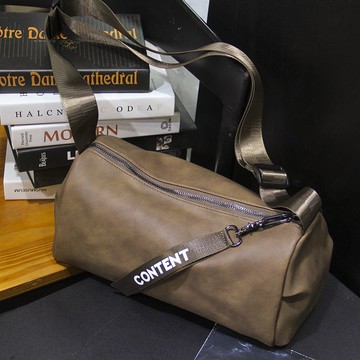 新款升級版 夏季男士斜跨包時尚圓筒小包韓版戶外騎行包 潮單肩包